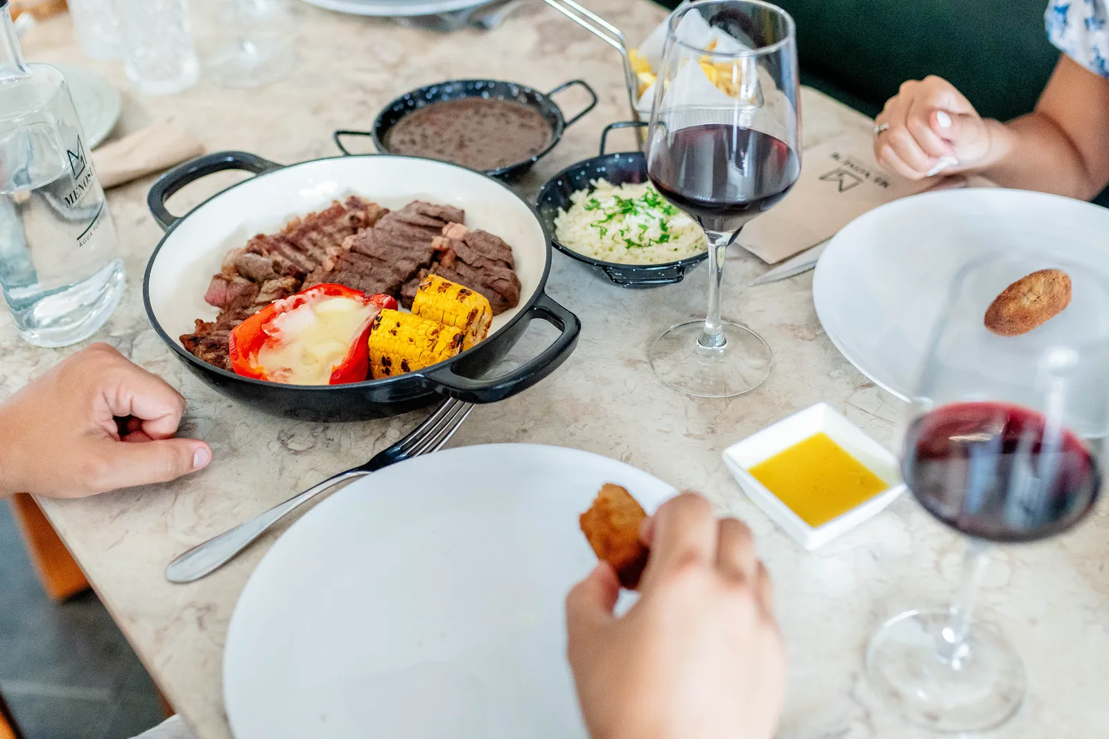 Tábua de carnes para partilhar no MENOSUM, em Massamá